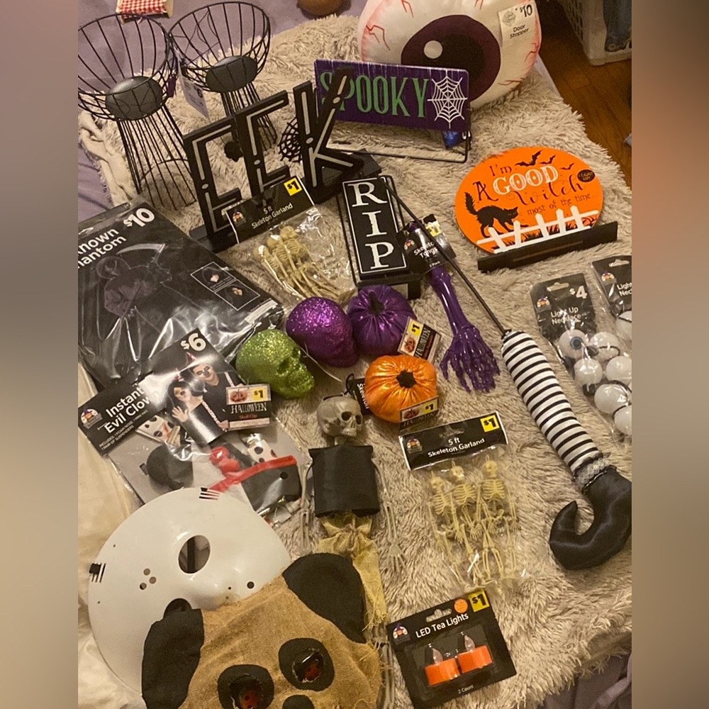 Huge bundle of Halloween decorations all BNWT. Never used.